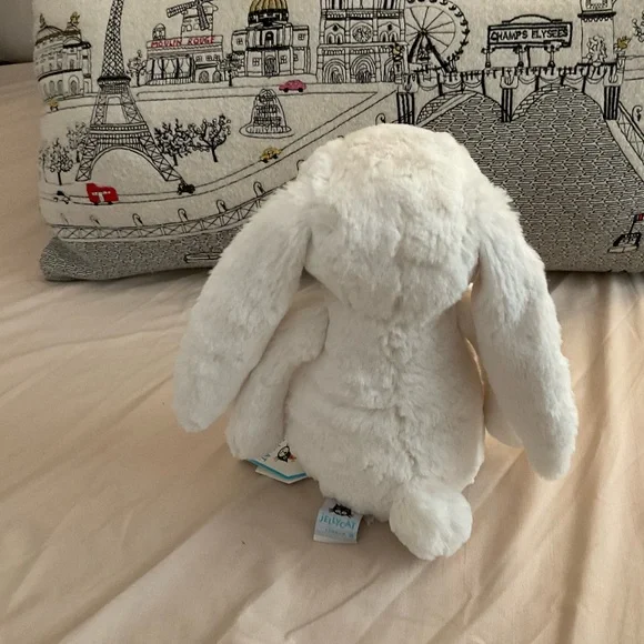 Jellycat Blossom Creme Bunny  “Berry” NWT Medium Plushie - Picture 3 of 11